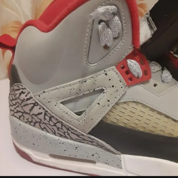 Jordan Spizike Wolf Grey sneakers, Size 10½ - Picture 5 of 9